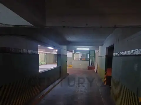 COCHERA en Planta Baja con acceso directo y seguridad 24hs - a metros de Facultad de Medicina
