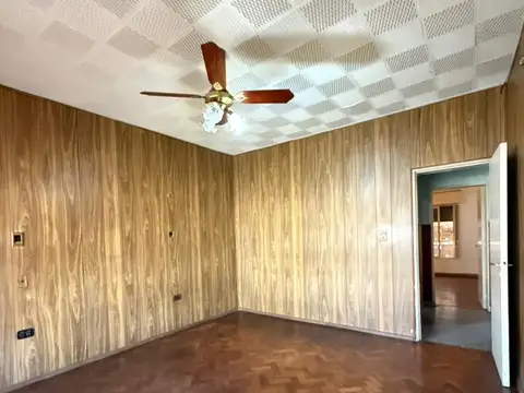 Casa en venta en Ludueña de dos dormitorios, patio de considerables dimensiones