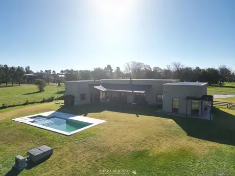 Casa 3 ambientes con 3 baños