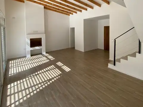 Casa 5 ambientes con 3 baños