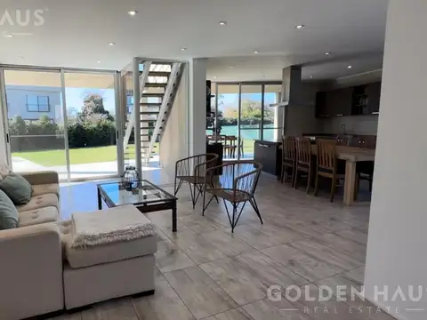 Casa en Alquiler Temporal con 3 cocheras