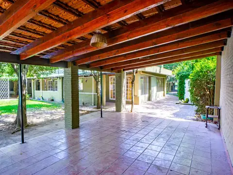 Casa 5 ambientes con 2 baños
