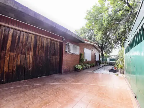 Casa 5 ambientes con 1 baño