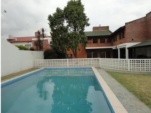 Casa en Venta con 6 cocheras
