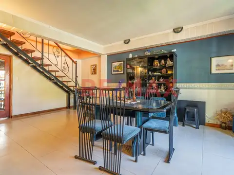 Casa en Venta con 4 cocheras