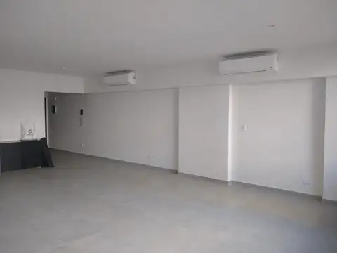 Oficina en Venta con 2 cocheras