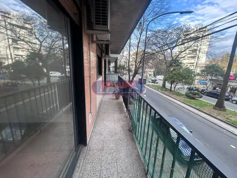 Ramon L. Falcon 5400, Piso 1