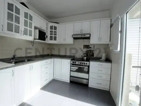 Almirante Cordero 2000, Piso 0