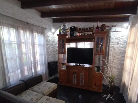 Casa 7 ambientes con 4 baños