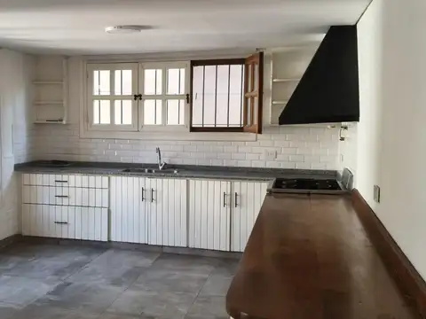 Casa en alquiler permanente en Maschwitz 4 amb con jardín pileta y quincho cochera cub 2 autos.