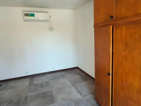 Casa en Alquiler con 2 cocheras