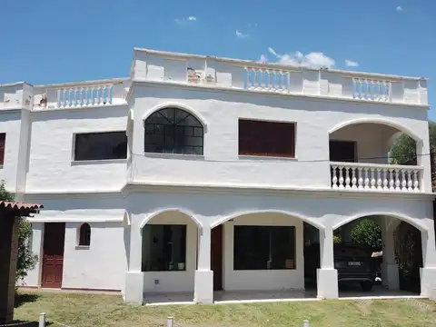 CASA HOUSING 3 DORM BARRIO ARGUELLO