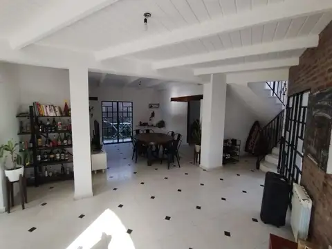 Depto Tipo Casa en Venta de 8 ambientes