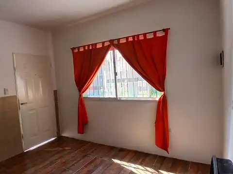 Casa 5 ambientes con 1 baño