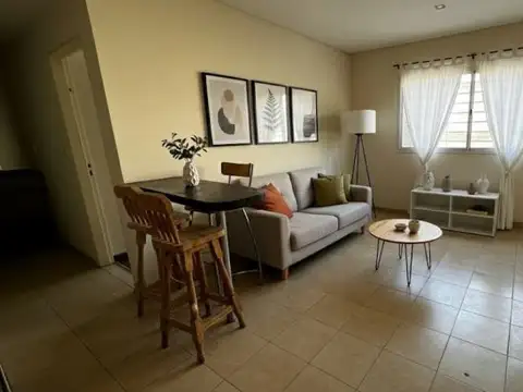 Departamento con balcón en venta en barrio Azcuénaga