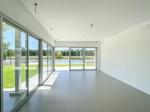 Venta Casa Al Rio San Juan Villanueva Tigre LS