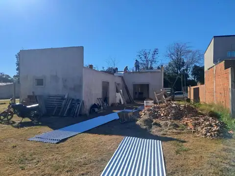 Casa 2 ambientes con 2 baños