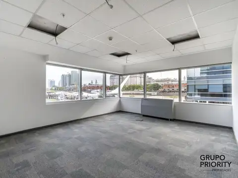 manuela Saenz al 300