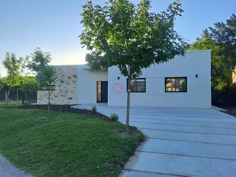 Casa Chalet  en Venta en San Eduardo, Pilar del Este, Pilar