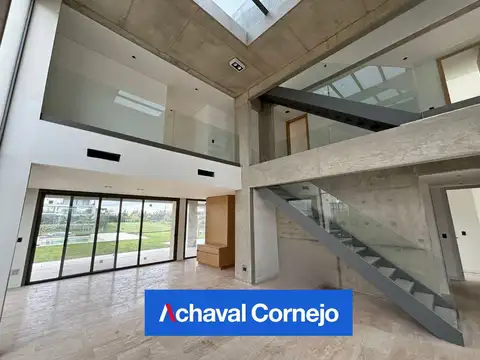 Casa en Venta con 2 cocheras