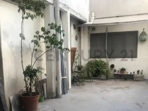 VENTA PH 4 AMBIENTES P.B.C/ PATIO Y PARRILLA A RECICLAR VILLA G. MITRE-PATERNAL