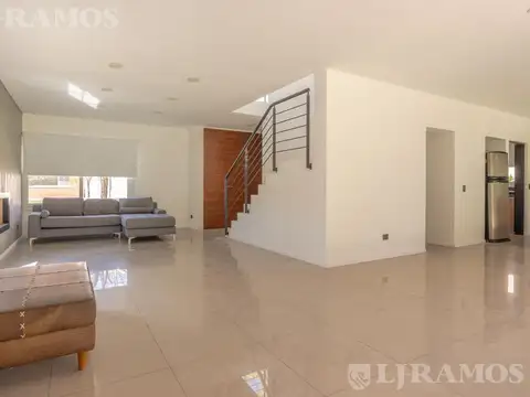 Casa 4 ambientes con 3 baños