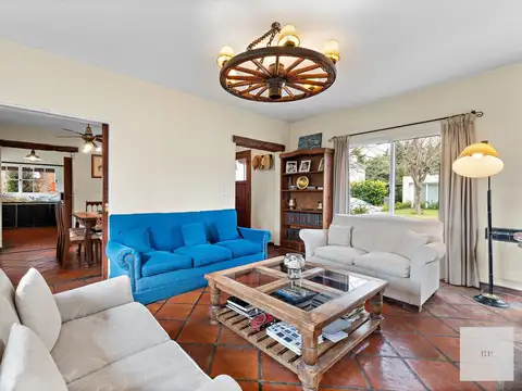 Casa en Venta con 2 cocheras