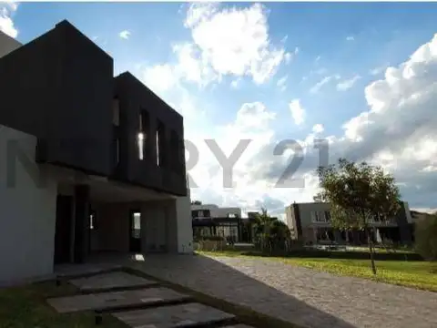 VENTA Casa 4 AMBIENTES en Barrio Privado Terralagos, Canning EZEIZACaasa de 4 ambientes...