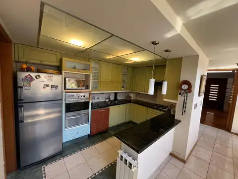 Casa 7 ambientes con 3 baños