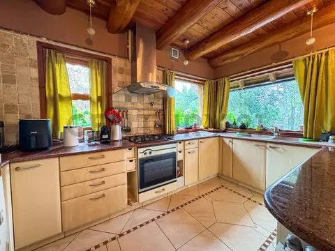 Casa en Venta con 3 cocheras