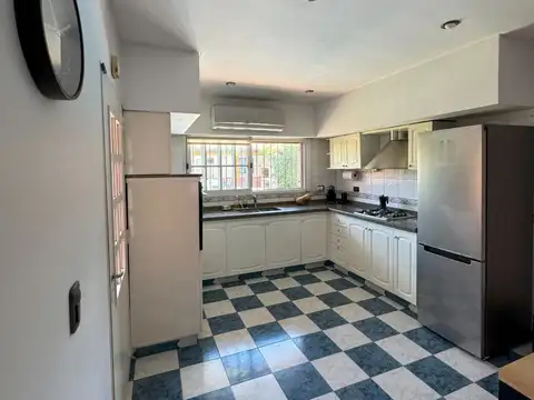 Casa 4 ambientes con 3 baños