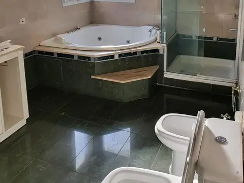 Casa 5 ambientes en venta en Quilmes