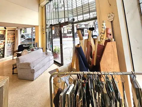 LOCAL EN  ESQUINA - MORENO Y SARANDI