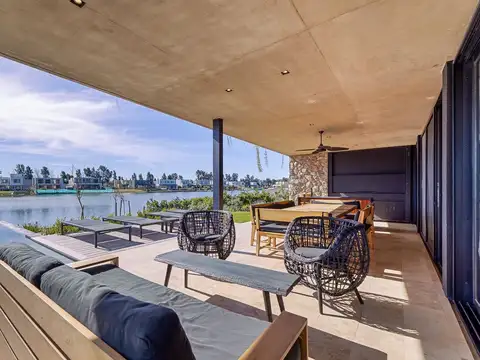 Casa 5 ambientes con 3 baños