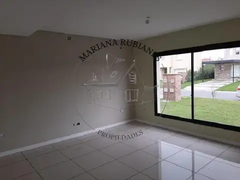 Casa 5 ambientes con 4 baños