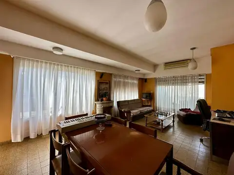 Casa 5 ambientes con 4 baños