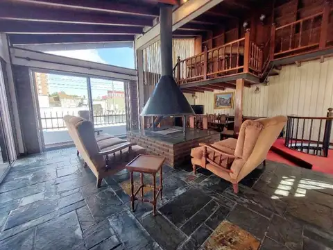 Venta de Casa en Andrade 193 Barrio Parque, Bernal.