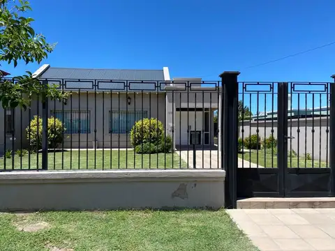 CASA A LA VENTA EN JUANA KOSLAY
