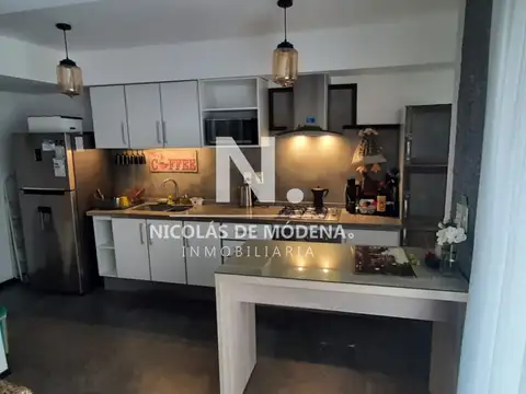 Moderna casa en venta minimalista en Propiedad Horizontal