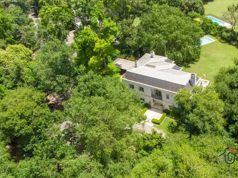 Casa en venta en Golf Club Argentino - Jardin parquizado - 5 dormitorios