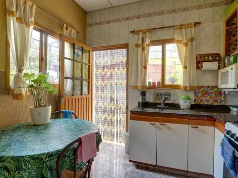 HERMOSA CASA LOTE PROPIO 4 AMB.- VENTA / POMPEYA