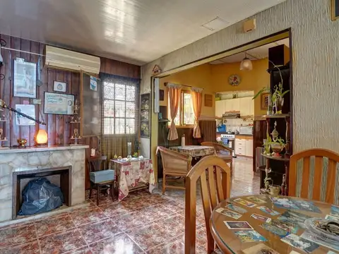 HERMOSA CASA LOTE PROPIO 4 AMB.- VENTA / POMPEYA