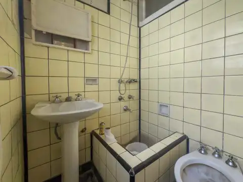 Av. Eva Peron esquina Jose Matias Zapiola 100