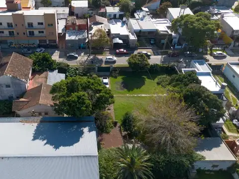 Av. Eva Peron esquina Jose Matias Zapiola 100