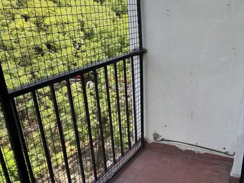 IMPERDIBLE 3 AMBIENTES AL FRENTE CON BALCON – Frente a Plaza -