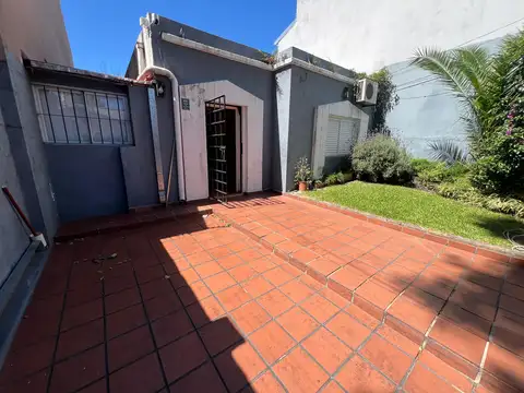 Martínez: Casa S/lote de 8.84x34 con Jardín. a 3 Cuadras de Av. Orientacion Norte, Muy Luminoso