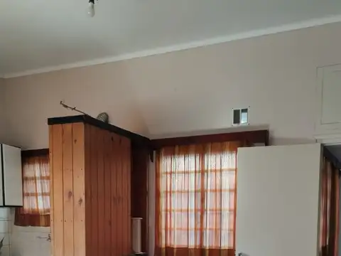 Casa 6 ambientes con 1 baño