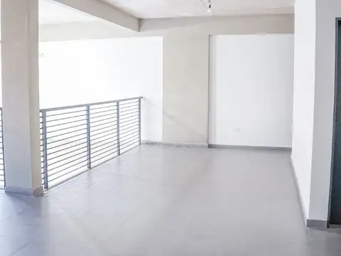 Local en Alquiler Via Púb.