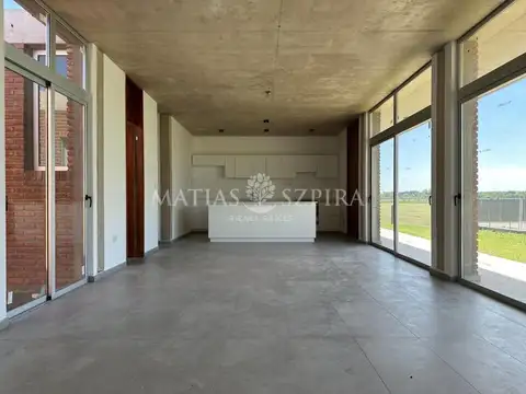 Casa 4 ambientes con 2 baños