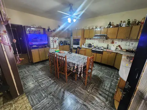 Casa 5 ambientes con 2 baños